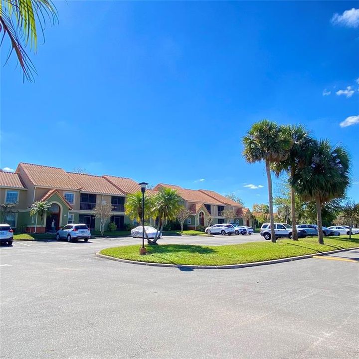 For Sale: $185,000 (2 beds, 2 baths, 967 Square Feet)