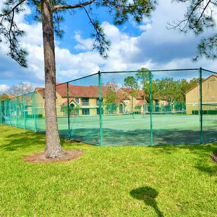 For Sale: $185,000 (2 beds, 2 baths, 967 Square Feet)