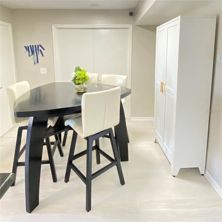 For Sale: $185,000 (2 beds, 2 baths, 967 Square Feet)