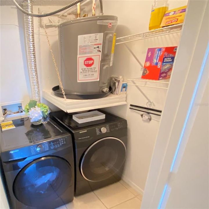 For Sale: $185,000 (2 beds, 2 baths, 967 Square Feet)