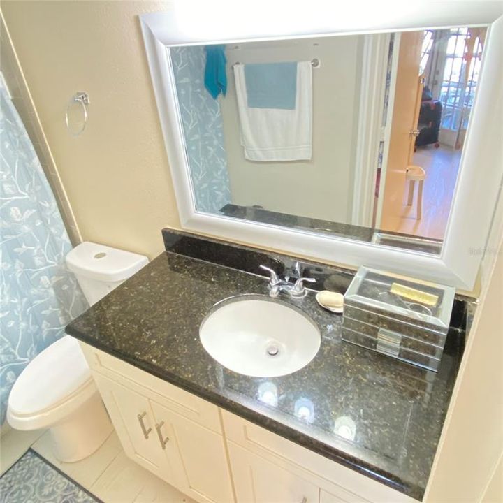 For Sale: $185,000 (2 beds, 2 baths, 967 Square Feet)