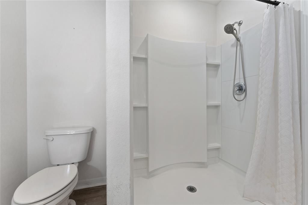 For Rent: $2,300 (3 beds, 2 baths, 1516 Square Feet)