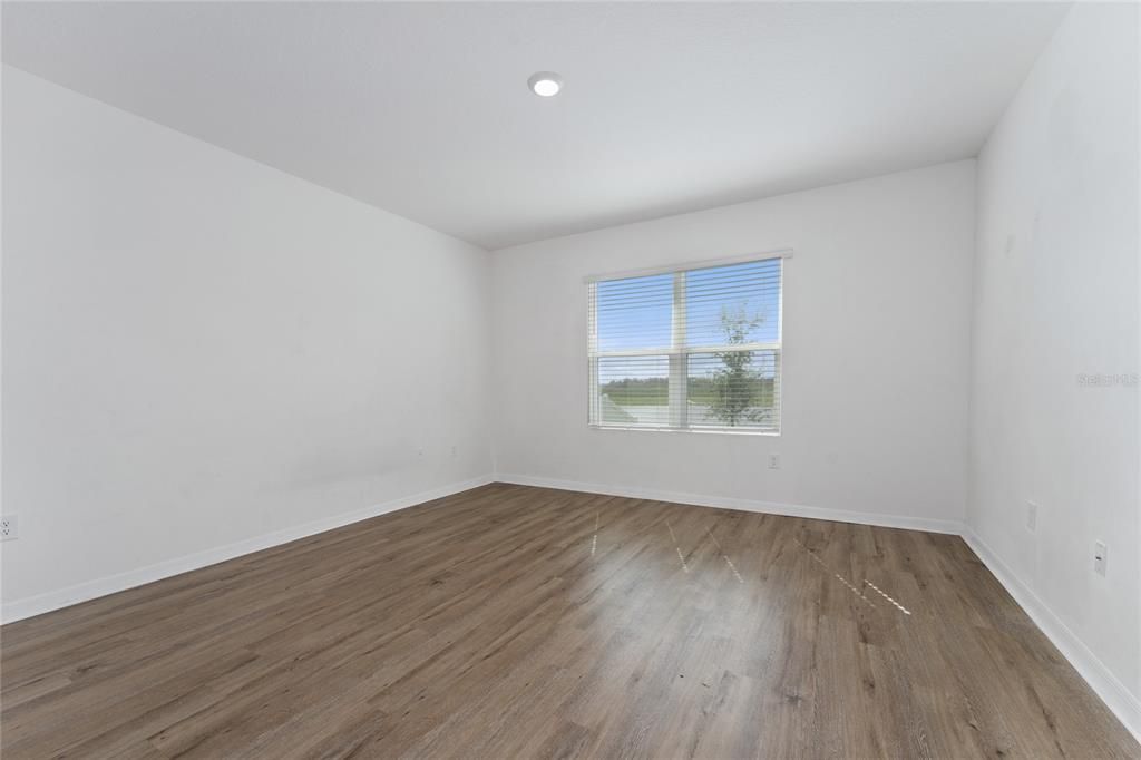 For Rent: $2,300 (3 beds, 2 baths, 1516 Square Feet)