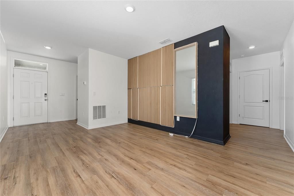 For Rent: $2,300 (3 beds, 2 baths, 1516 Square Feet)