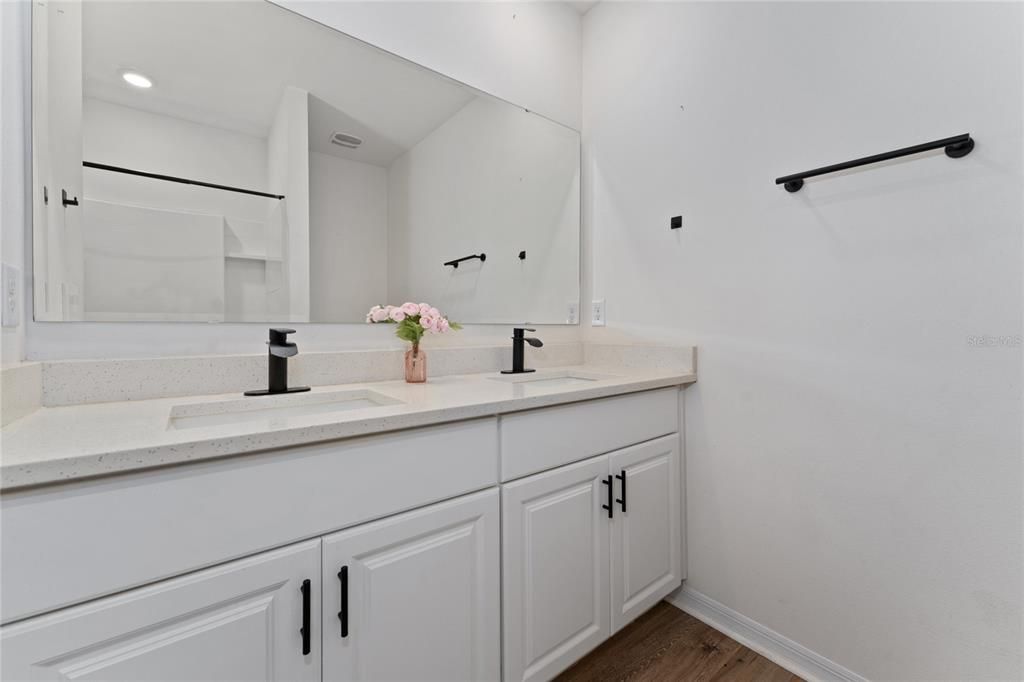 For Rent: $2,300 (3 beds, 2 baths, 1516 Square Feet)