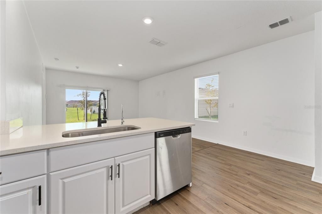 For Rent: $2,300 (3 beds, 2 baths, 1516 Square Feet)