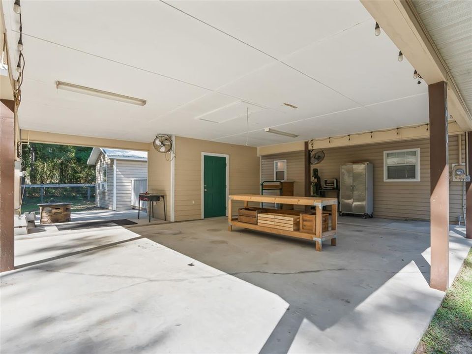 Под контрактом: $295,000 (3 спален, 2 ванн, 1196 Квадратных фут)