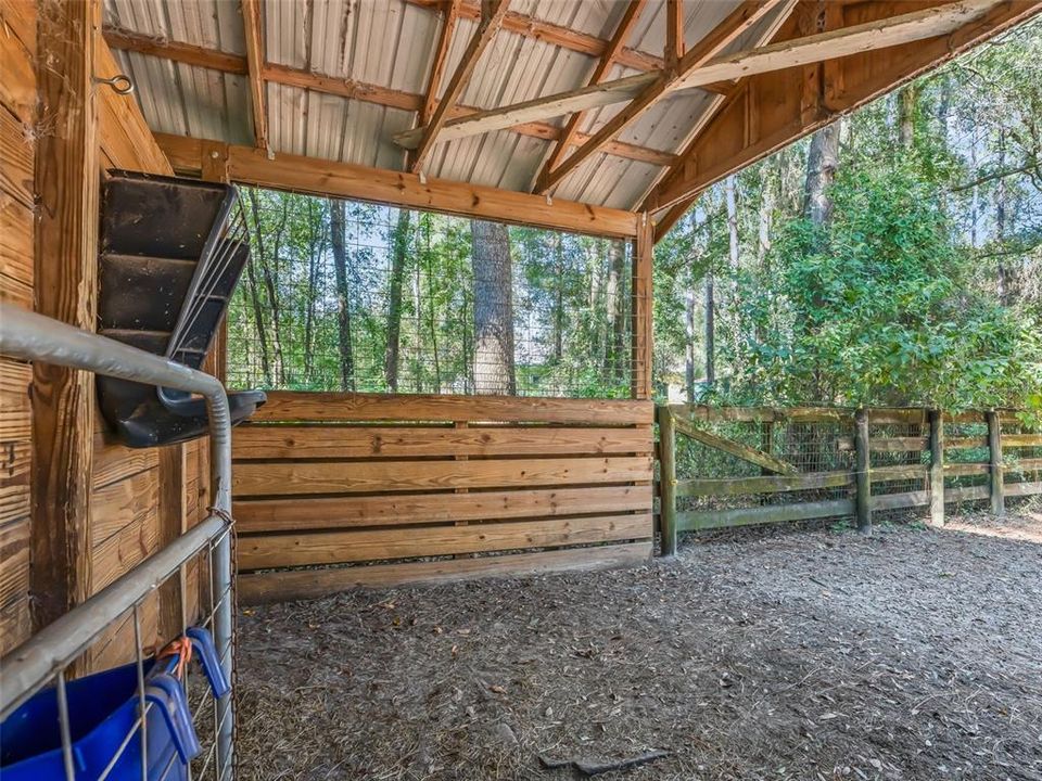 Под контрактом: $295,000 (3 спален, 2 ванн, 1196 Квадратных фут)