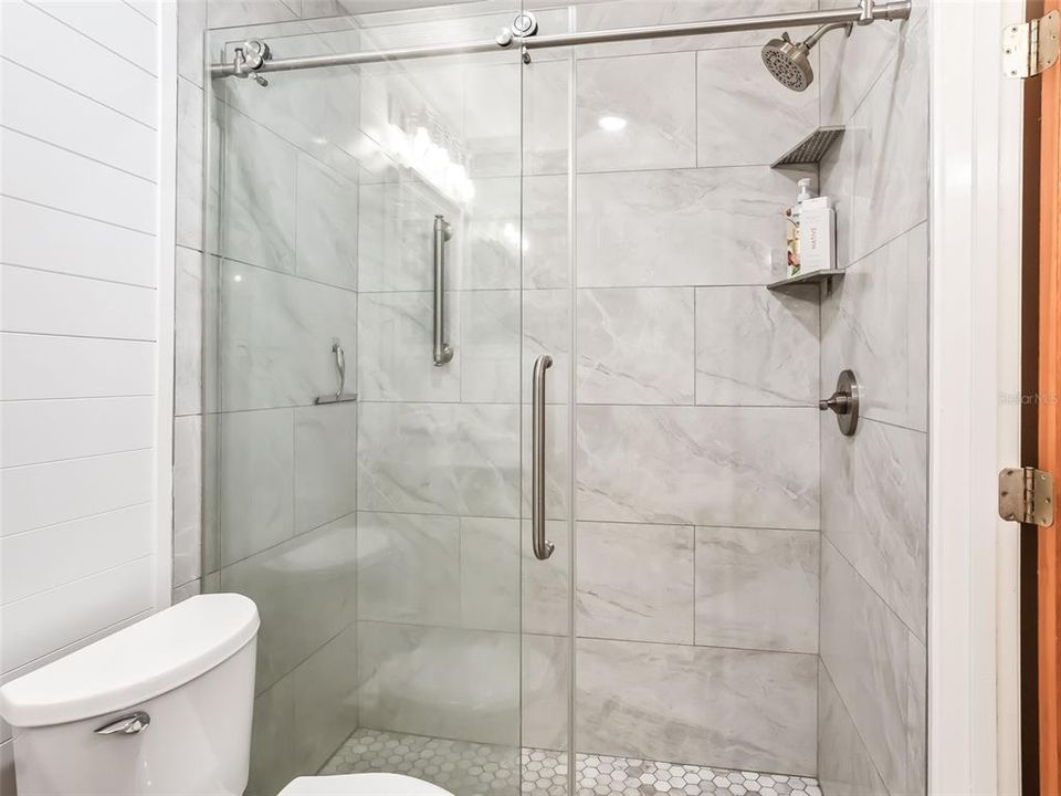 Под контрактом: $295,000 (3 спален, 2 ванн, 1196 Квадратных фут)