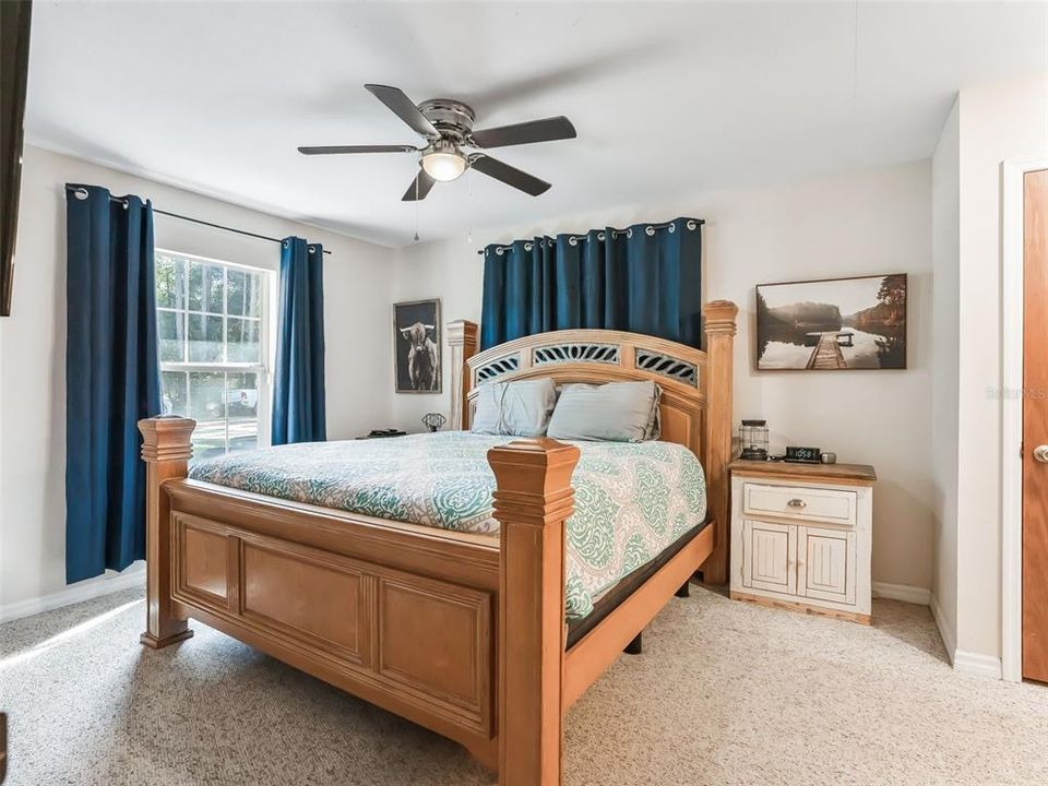 Под контрактом: $295,000 (3 спален, 2 ванн, 1196 Квадратных фут)