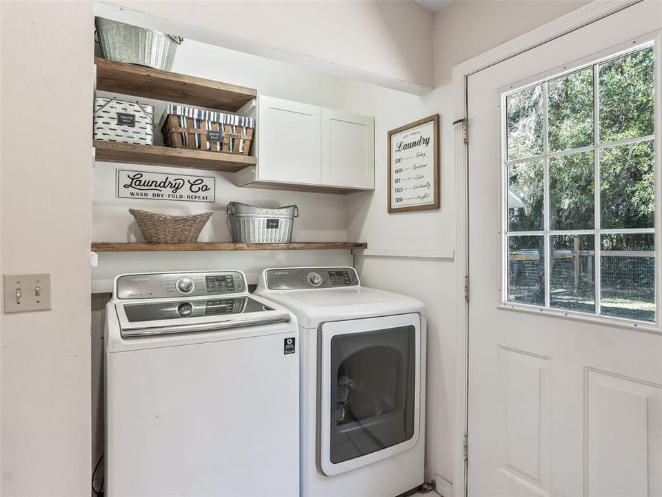 Под контрактом: $295,000 (3 спален, 2 ванн, 1196 Квадратных фут)