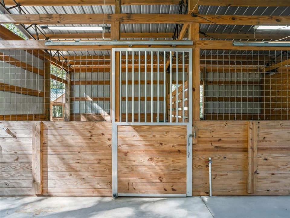 Под контрактом: $295,000 (3 спален, 2 ванн, 1196 Квадратных фут)