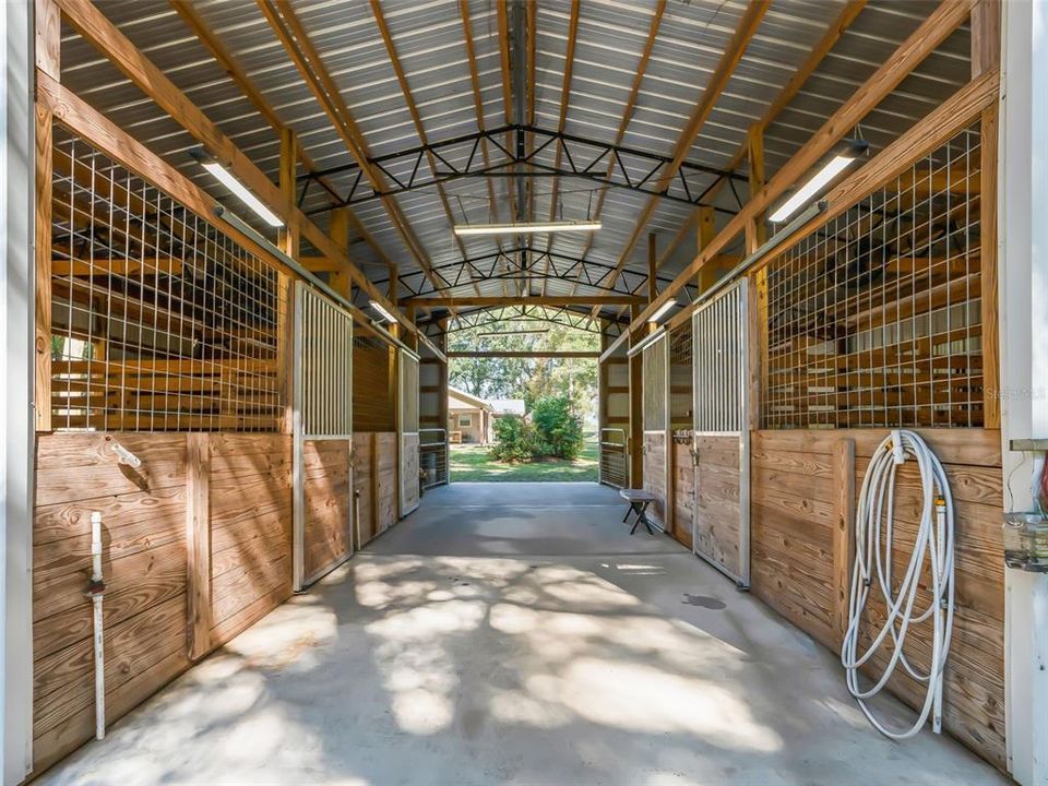 Под контрактом: $295,000 (3 спален, 2 ванн, 1196 Квадратных фут)