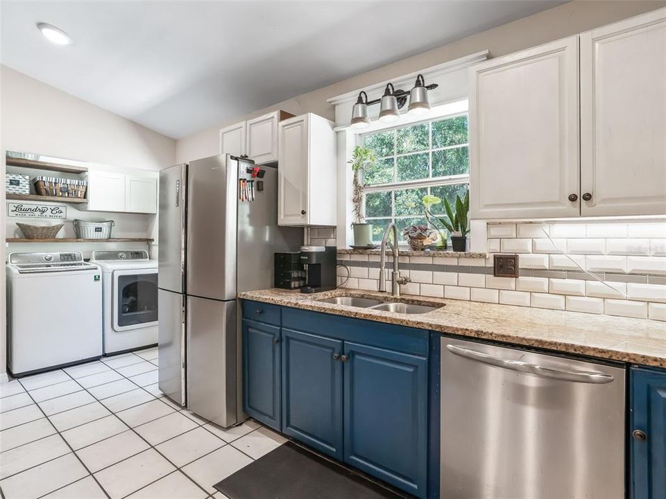 Под контрактом: $295,000 (3 спален, 2 ванн, 1196 Квадратных фут)