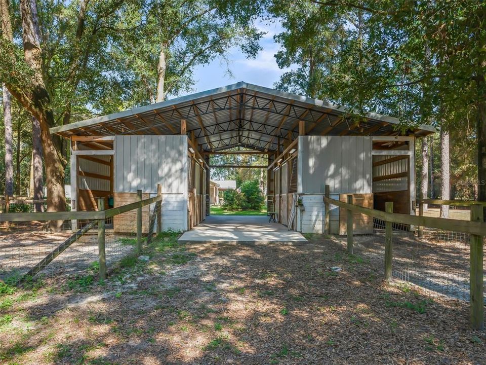 Под контрактом: $295,000 (3 спален, 2 ванн, 1196 Квадратных фут)