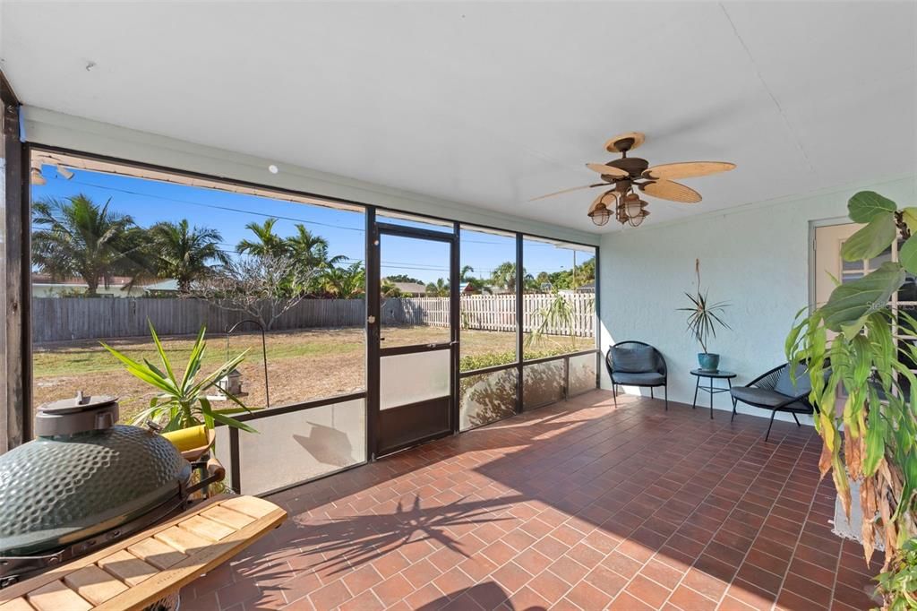 For Sale: $349,000 (2 beds, 2 baths, 1192 Square Feet)