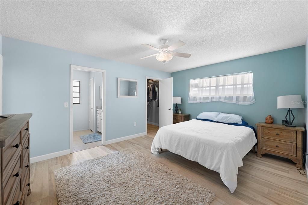 For Sale: $349,000 (2 beds, 2 baths, 1192 Square Feet)