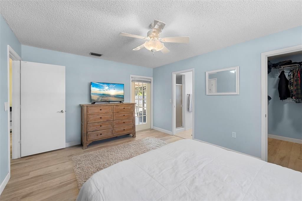 For Sale: $349,000 (2 beds, 2 baths, 1192 Square Feet)