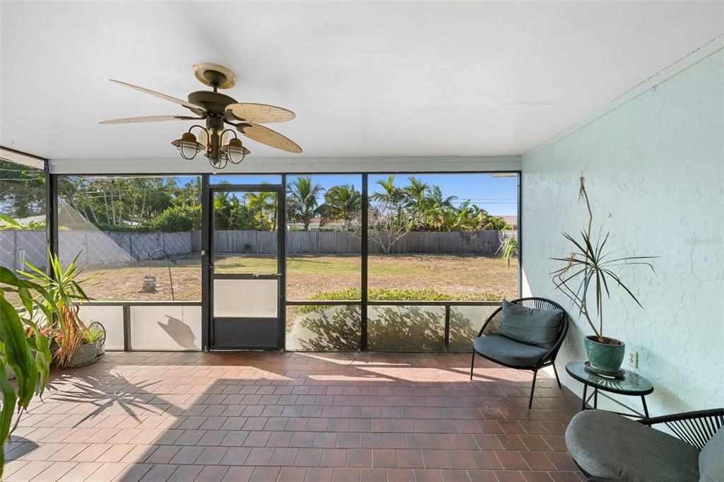 For Sale: $349,000 (2 beds, 2 baths, 1192 Square Feet)