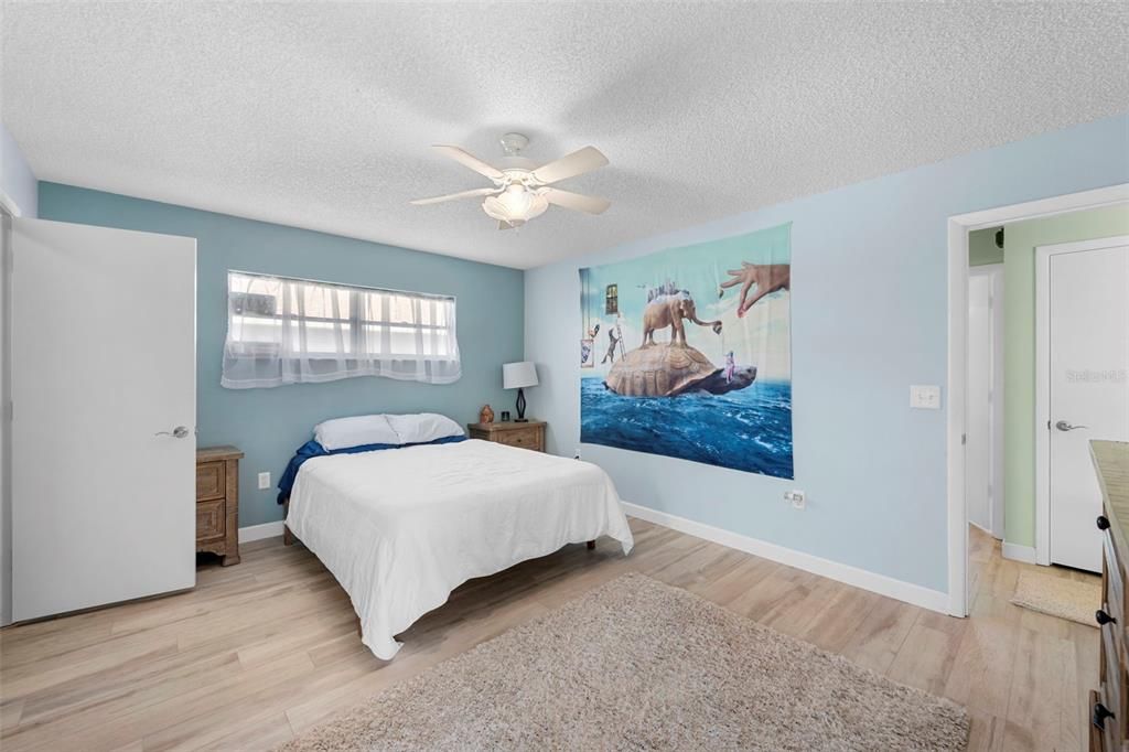 For Sale: $349,000 (2 beds, 2 baths, 1192 Square Feet)