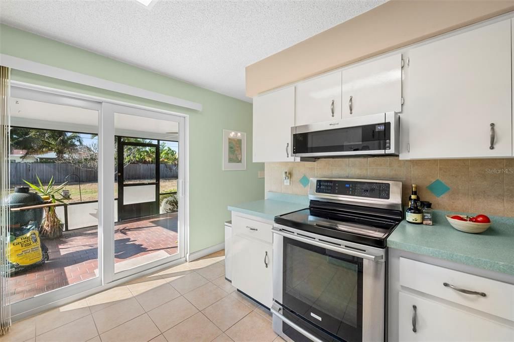 For Sale: $349,000 (2 beds, 2 baths, 1192 Square Feet)