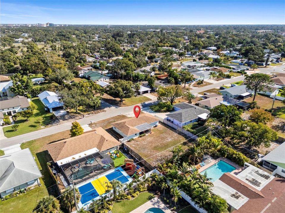 For Sale: $349,000 (2 beds, 2 baths, 1192 Square Feet)