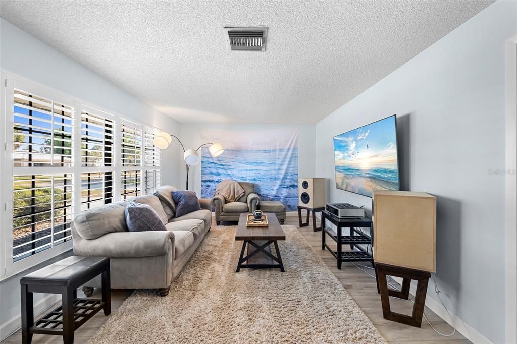 For Sale: $349,000 (2 beds, 2 baths, 1192 Square Feet)