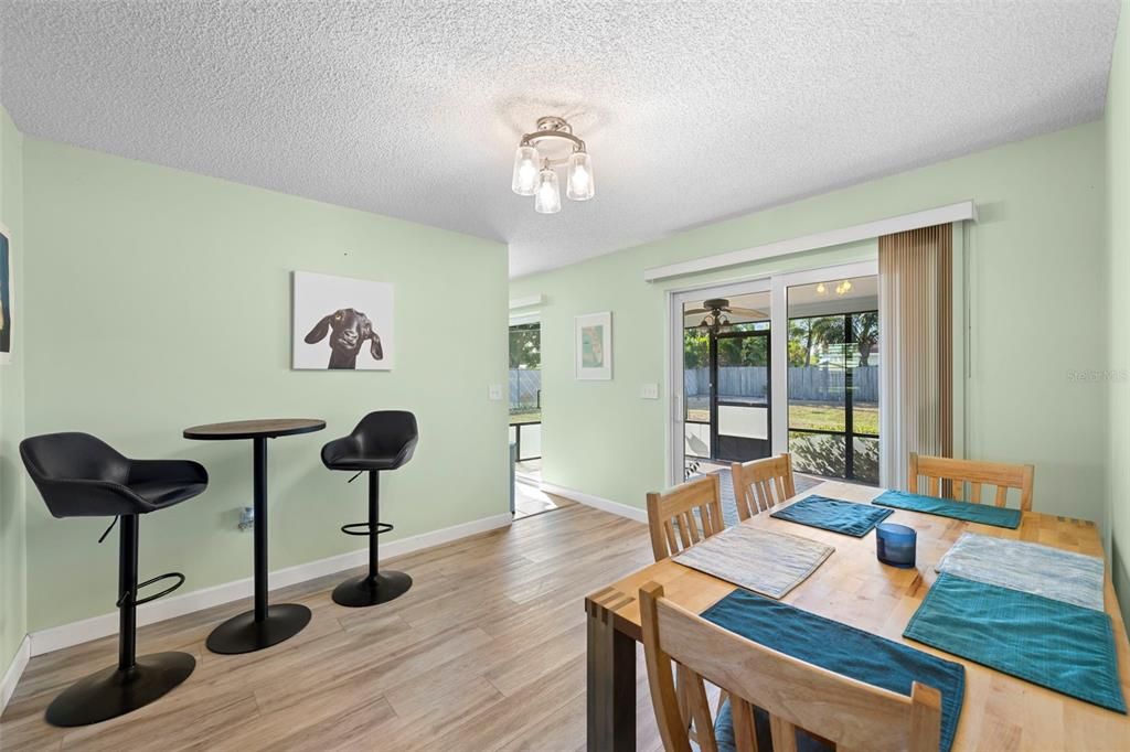 For Sale: $349,000 (2 beds, 2 baths, 1192 Square Feet)