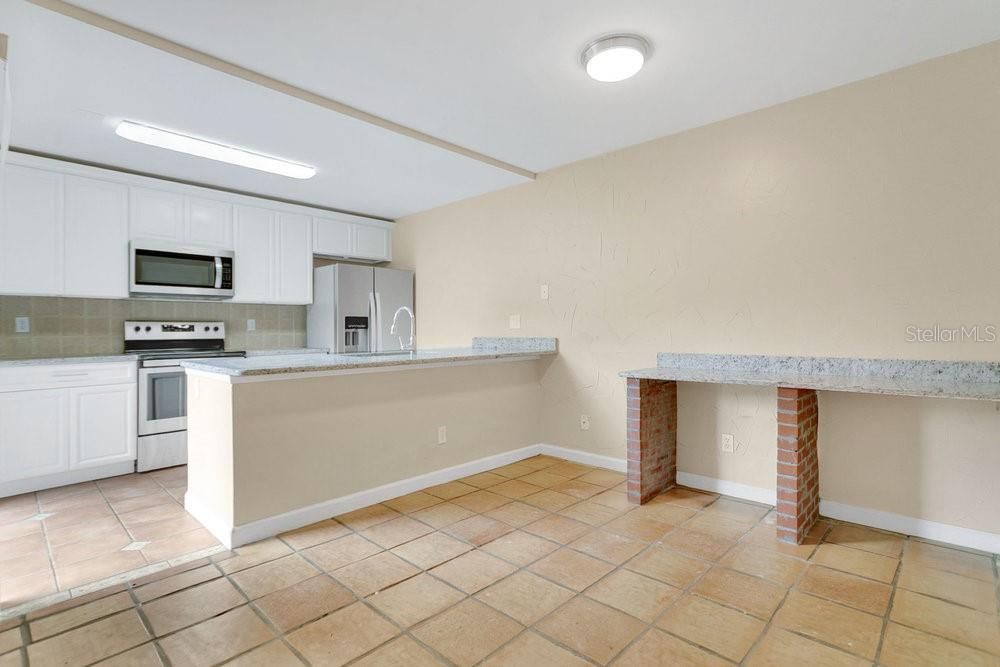 For Sale: $237,500 (2 beds, 2 baths, 1285 Square Feet)