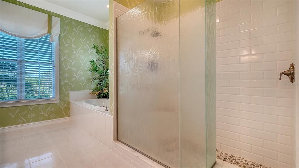 На продажу: $2,895,000 (3 спален, 2 ванн, 2804 Квадратных фут)