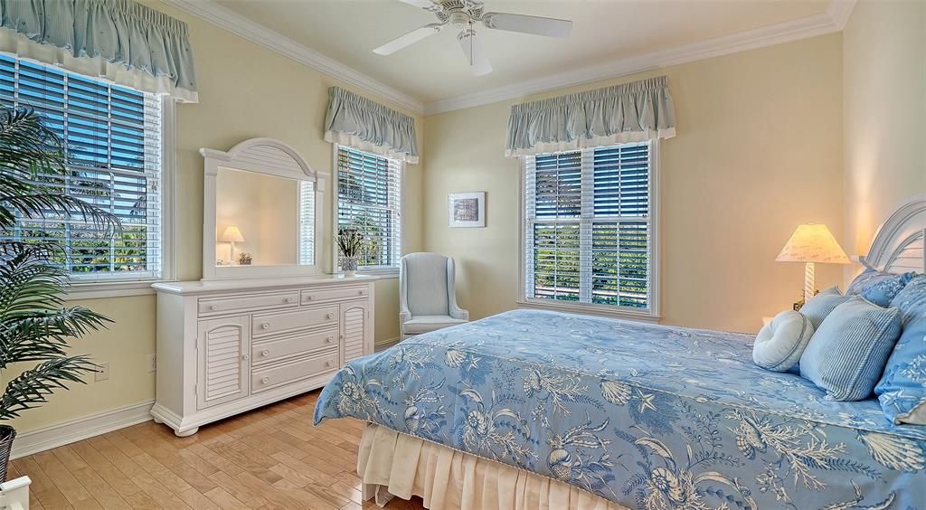 На продажу: $2,895,000 (3 спален, 2 ванн, 2804 Квадратных фут)