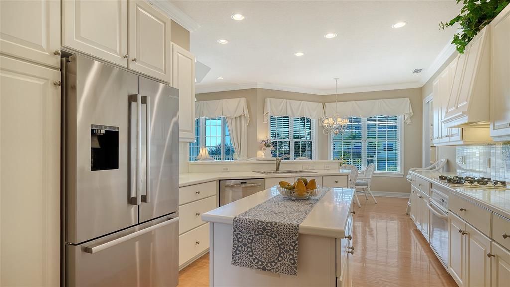 На продажу: $2,895,000 (3 спален, 2 ванн, 2804 Квадратных фут)