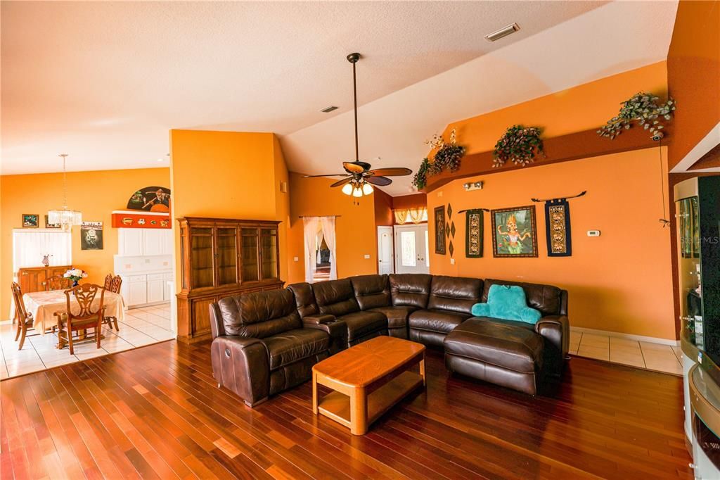 На продажу: $629,000 (4 спален, 3 ванн, 2708 Квадратных фут)