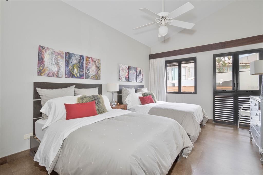 待售: $2,200,000 (3 贝兹, 4 浴室, 2967 平方英尺)