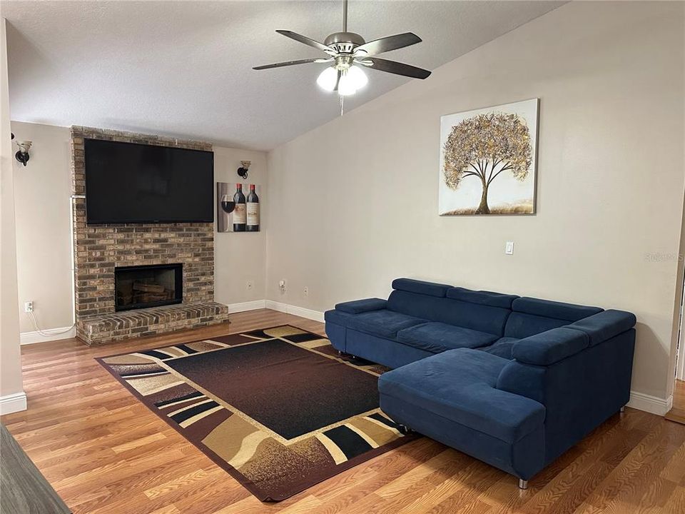 待售: $639,900 (4 贝兹, 2 浴室, 2217 平方英尺)