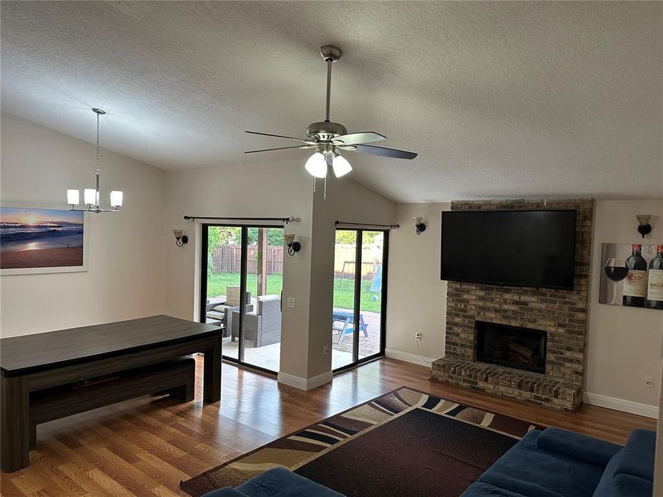 待售: $639,900 (4 贝兹, 2 浴室, 2217 平方英尺)