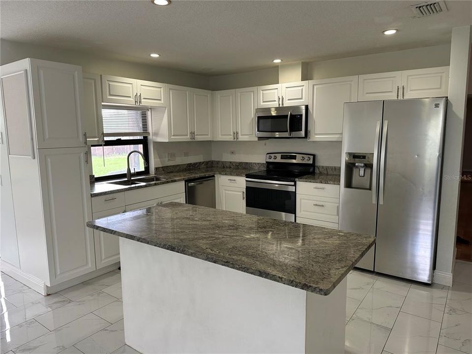 待售: $639,900 (4 贝兹, 2 浴室, 2217 平方英尺)