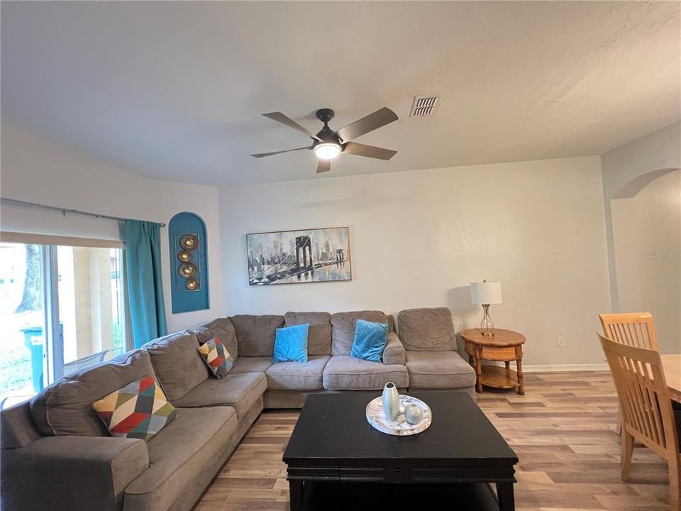 待售: $285,000 (4 贝兹, 3 浴室, 1492 平方英尺)