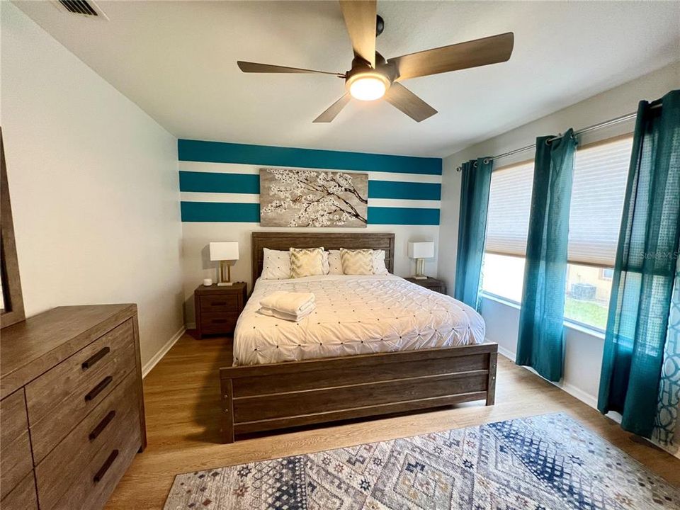 待售: $285,000 (4 贝兹, 3 浴室, 1492 平方英尺)