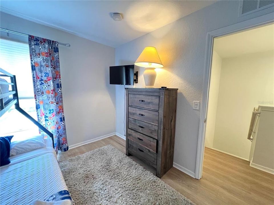 待售: $285,000 (4 贝兹, 3 浴室, 1492 平方英尺)