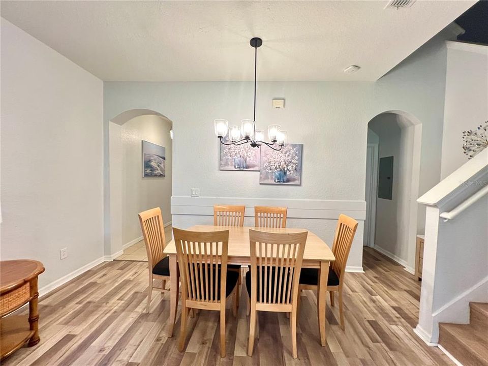 待售: $285,000 (4 贝兹, 3 浴室, 1492 平方英尺)