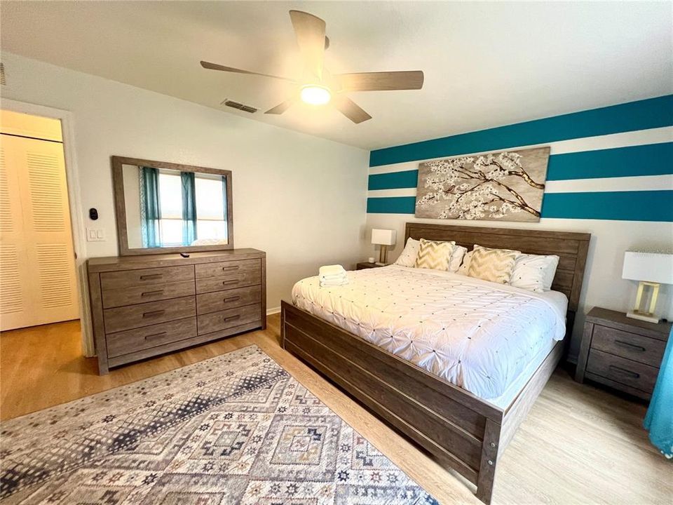 待售: $285,000 (4 贝兹, 3 浴室, 1492 平方英尺)