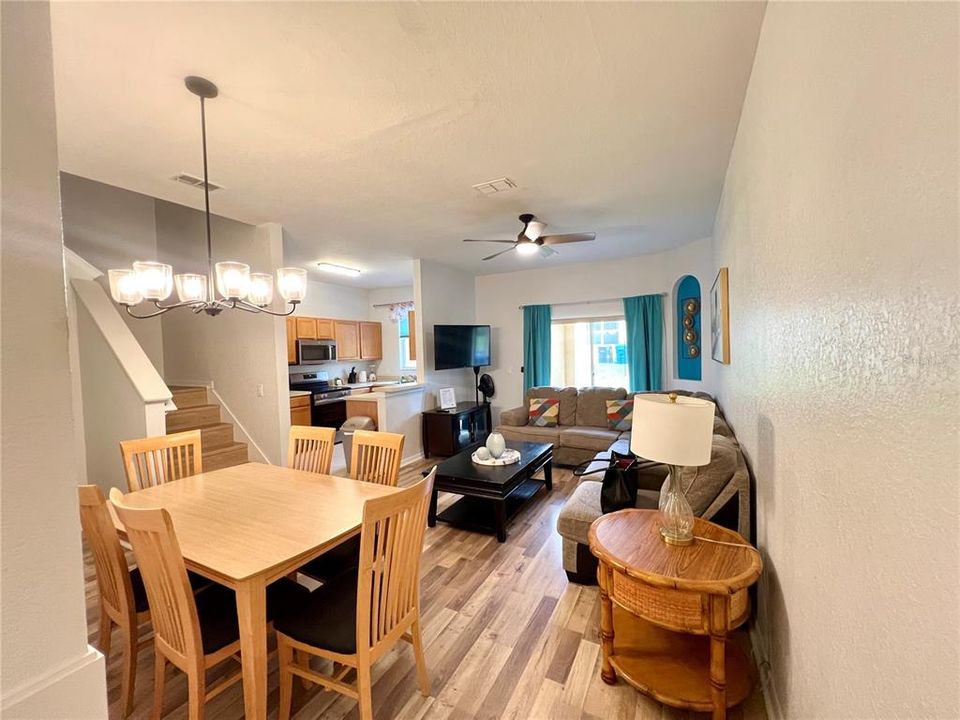 待售: $285,000 (4 贝兹, 3 浴室, 1492 平方英尺)