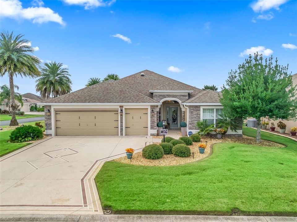 For Sale: $575,000 (3 beds, 2 baths, 1860 Square Feet)