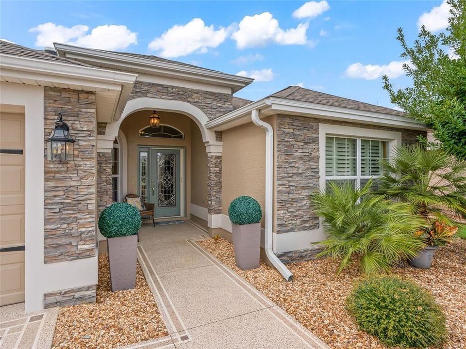 For Sale: $575,000 (3 beds, 2 baths, 1860 Square Feet)