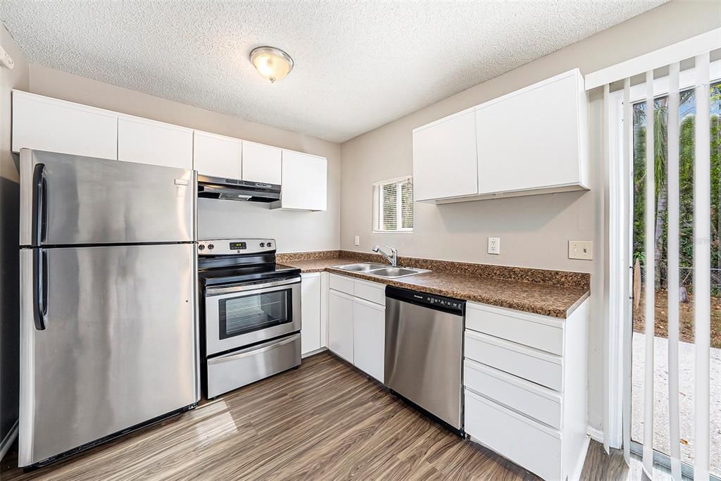 For Sale: $289,990 (3 beds, 2 baths, 1062 Square Feet)