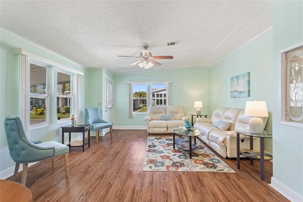 На продажу: $185,000 (2 спален, 2 ванн, 1458 Квадратных фут)