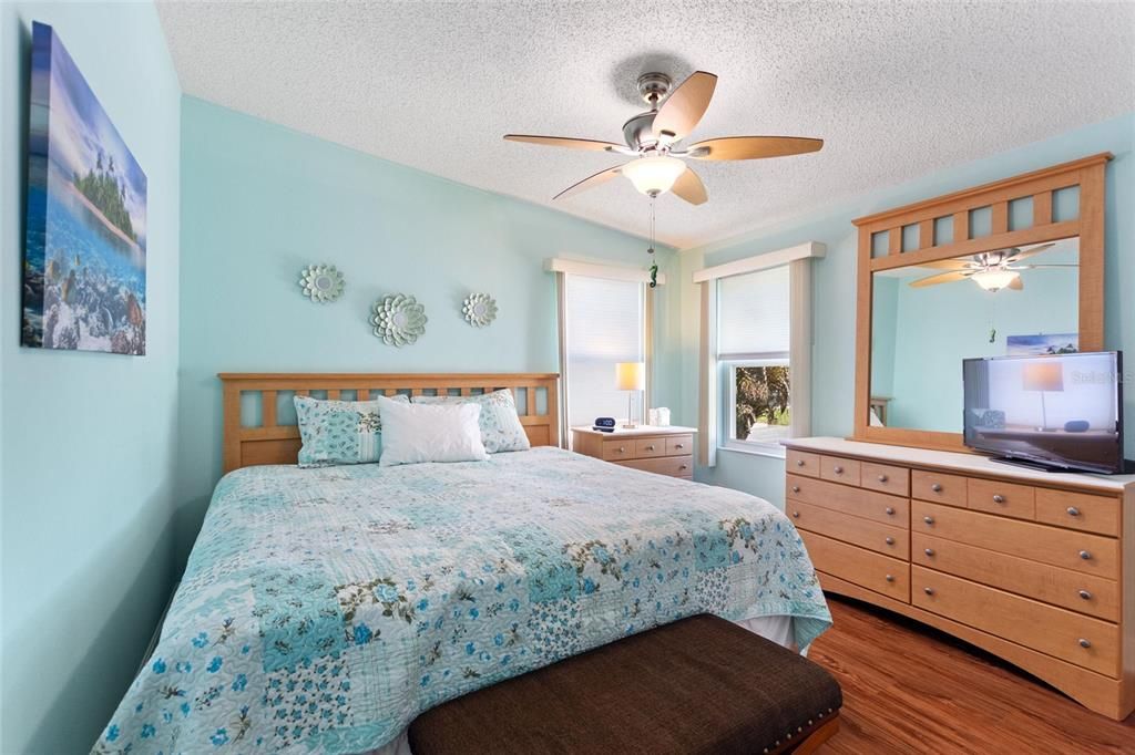 На продажу: $185,000 (2 спален, 2 ванн, 1458 Квадратных фут)