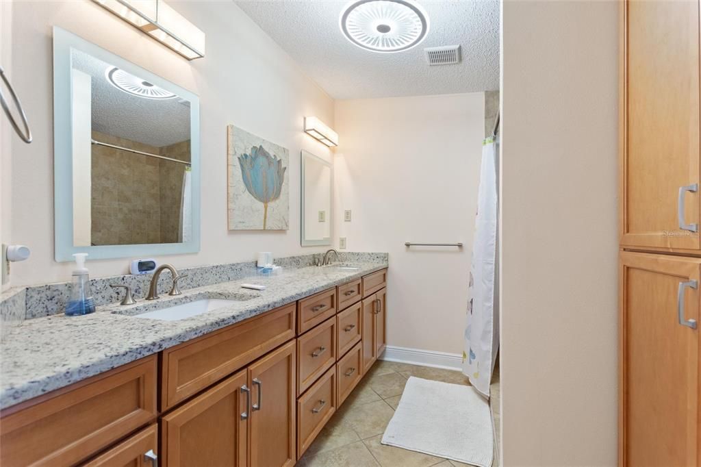 На продажу: $185,000 (2 спален, 2 ванн, 1458 Квадратных фут)