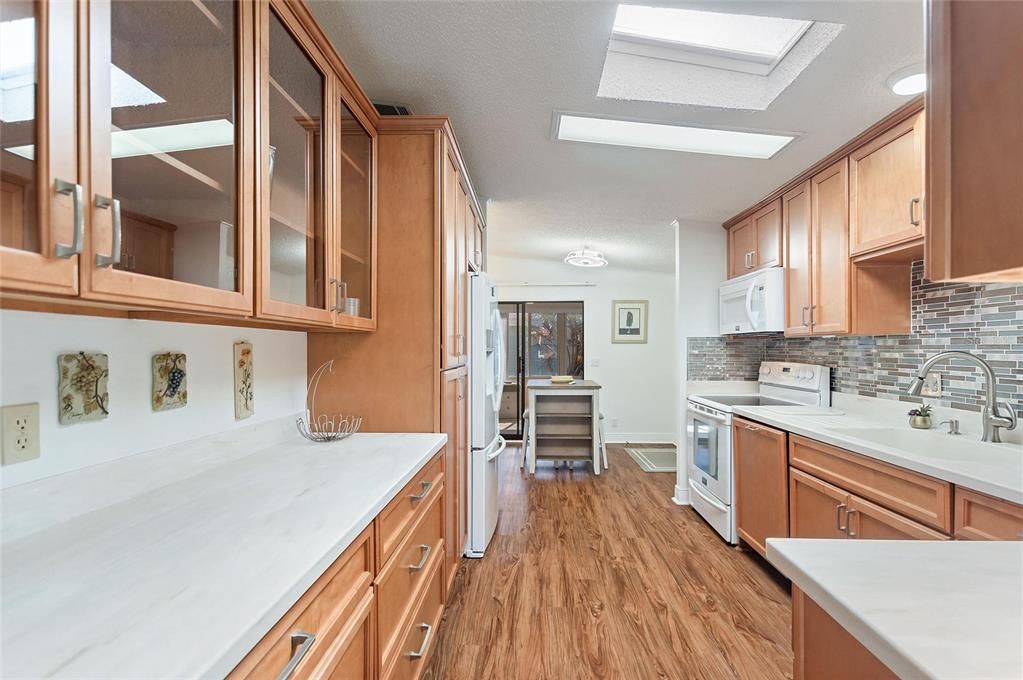 На продажу: $185,000 (2 спален, 2 ванн, 1458 Квадратных фут)